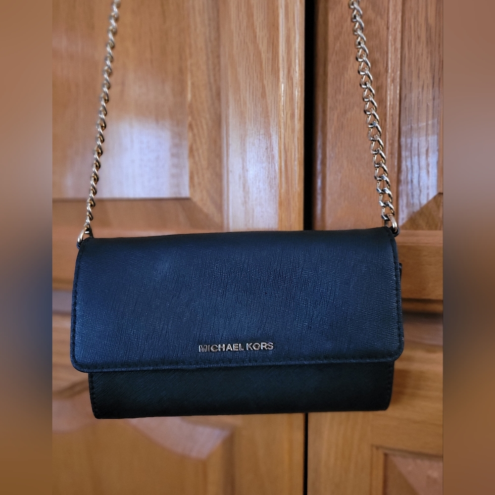 Michael Kors 2-in-1 crossbody handbag in Black Saffiano Leather